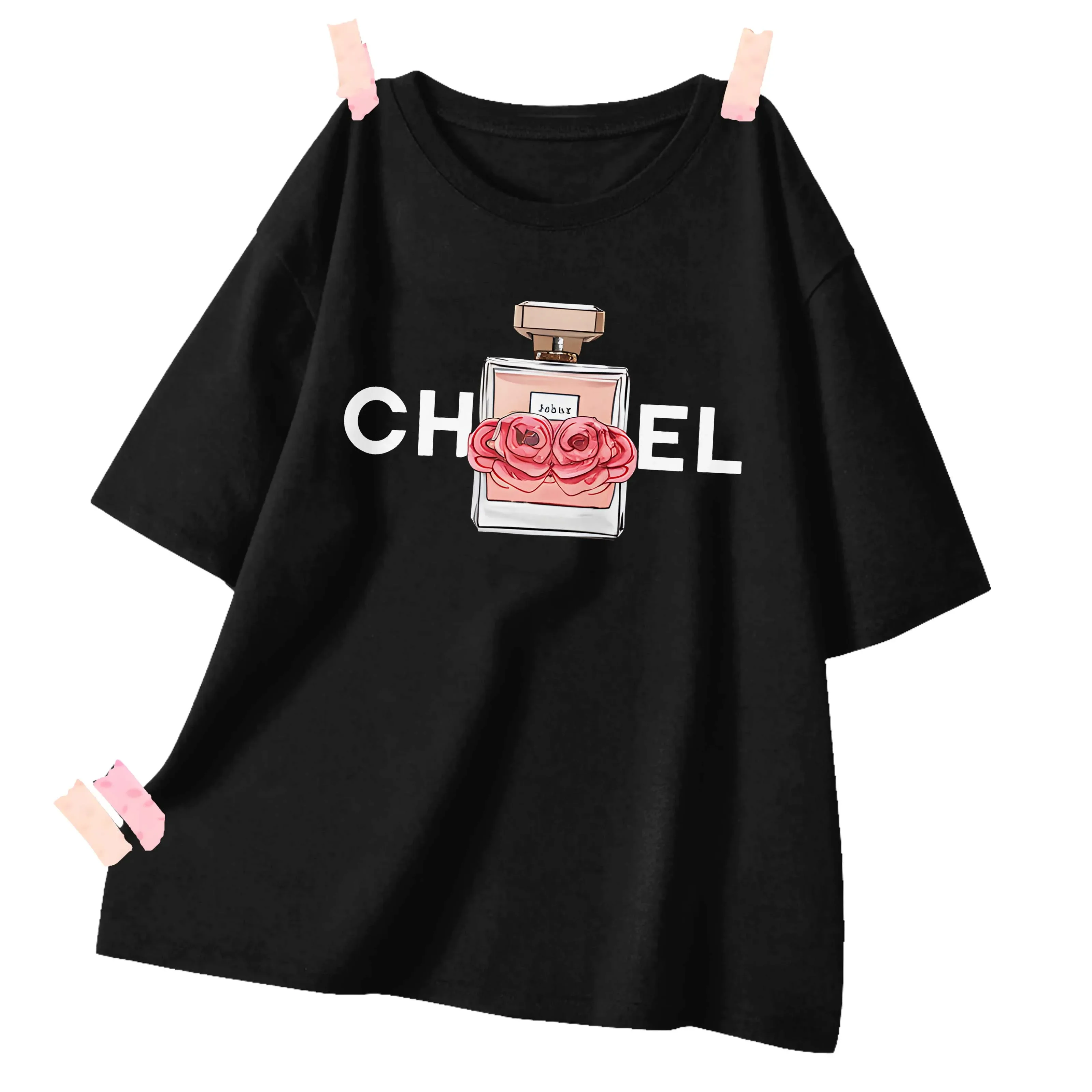 Plus Size Chic! Perfume Print Tee:Black tee with perfume & rose prints. Loose fit for comfort. Stylish & elegant.
Plus Size Chic! Perfume Print Tee:Black tee with perfume & rose prints. Loose fit for comfort. Stylish & elegant.