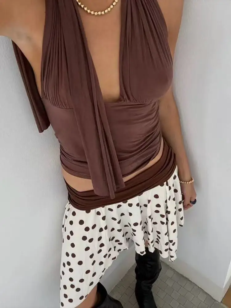 Susmies deep brown V-neck halter top versatile top and vest with multiple wearing options
Susmies deep brown V-neck halter top versatile top and vest with multiple wearing options