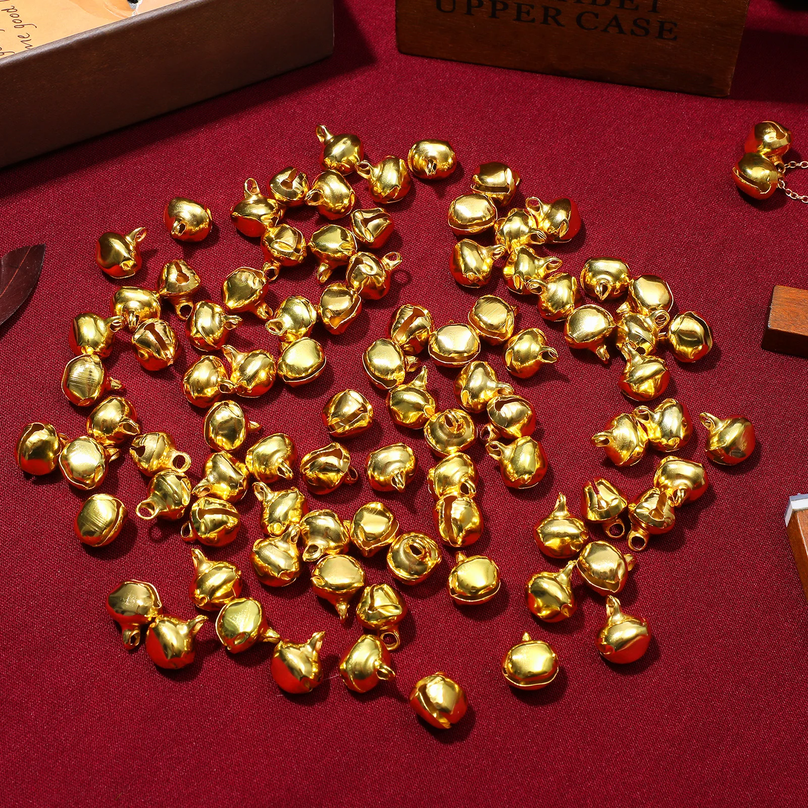 100pcs Copper Bells for Christmas Decor Small Bell Crafts DIY Jewelry Making Holiday Ornaments Home Decor Festive Accessories
100pcs Copper Bells for Christmas Decor Small Bell Crafts DIY Jewelry Making Holiday Ornaments Home Decor Festive Accessories