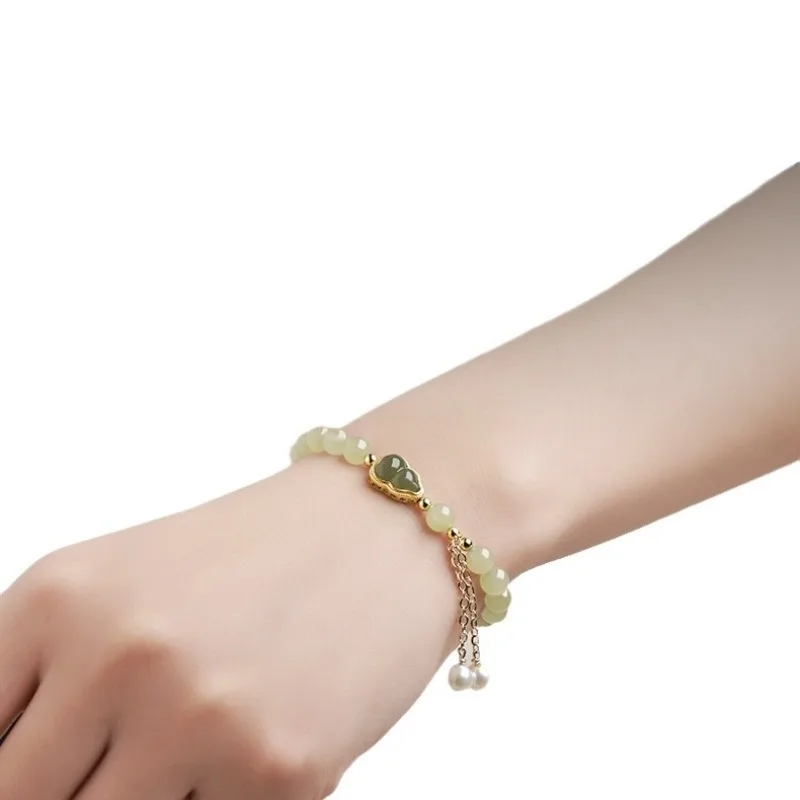 Natural Hetian Jade Gourd Bracelet for Women: Minimalist Style, New Year & Valentine's Day Gift for Girlfriend
Natural Hetian Jade Gourd Bracelet for Women: Minimalist Style, New Year & Valentine's Day Gift for Girlfriend
