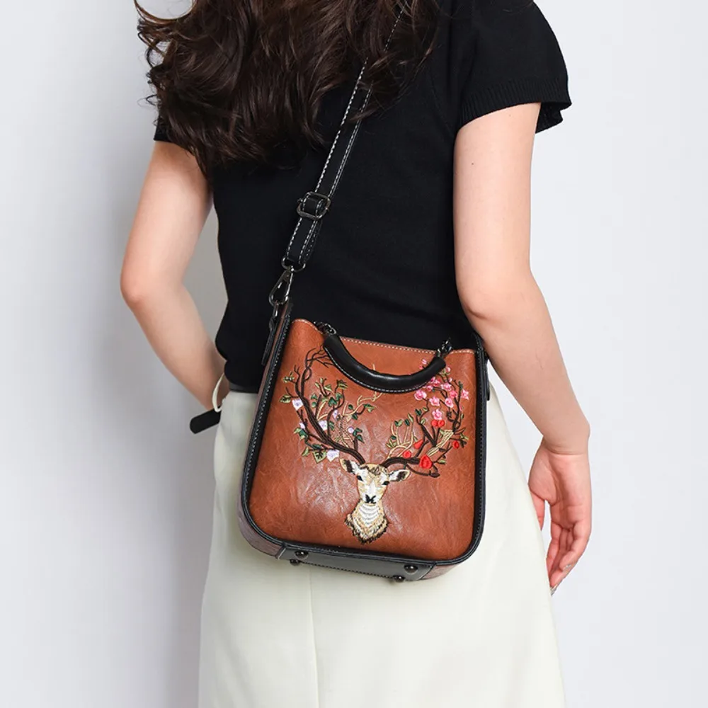 Vintage Fashion Embroidered Handbag New Chinese Niche Design Shoulder Crossbody Bag
Vintage Fashion Embroidered Handbag New Chinese Niche Design Shoulder Crossbody Bag