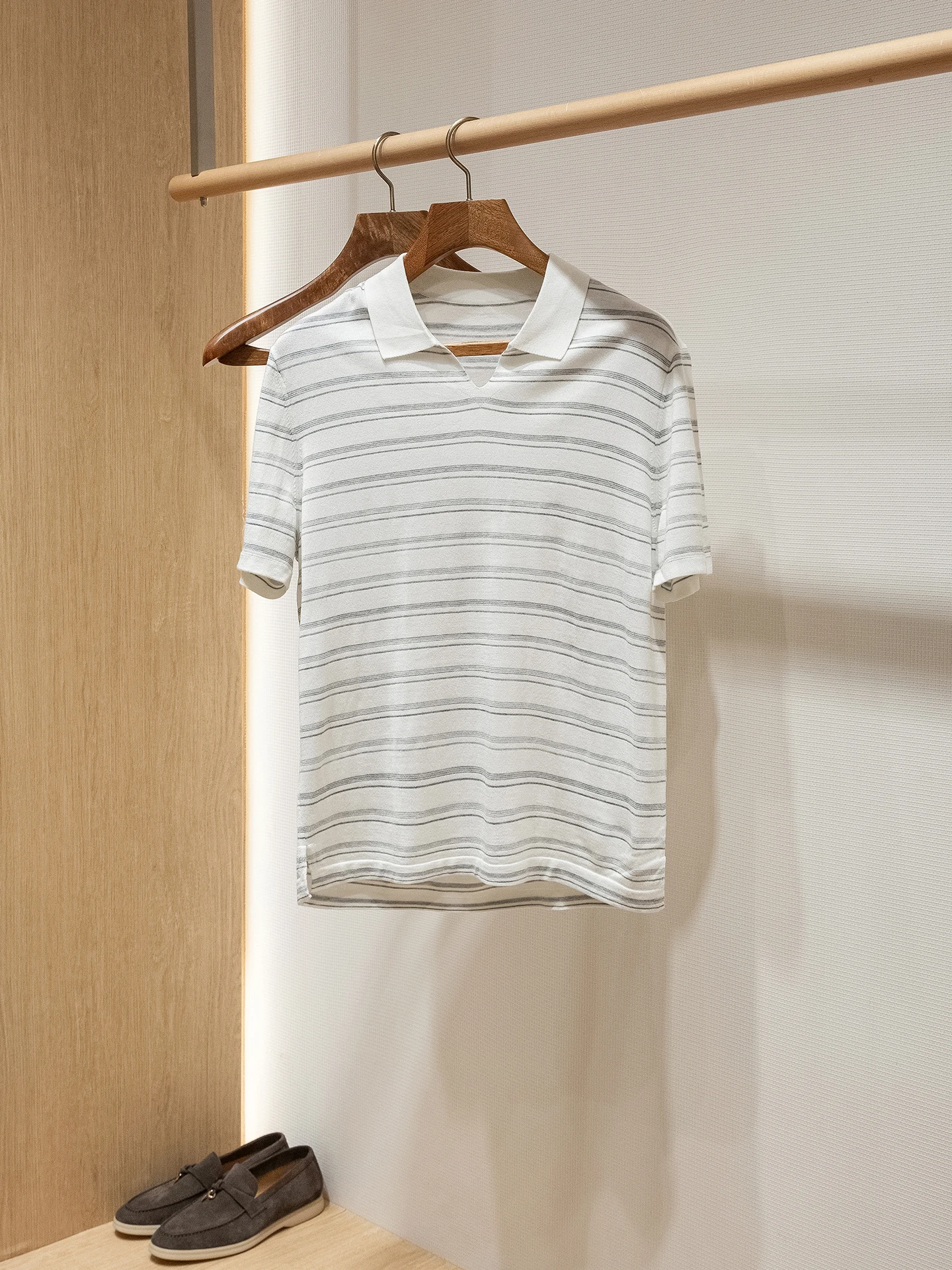 ZZ mulberry silk wool blended summer men's striped seagull neck short-sleeved POLO shirt
ZZ mulberry silk wool blended summer men's striped seagull neck short-sleeved POLO shirt