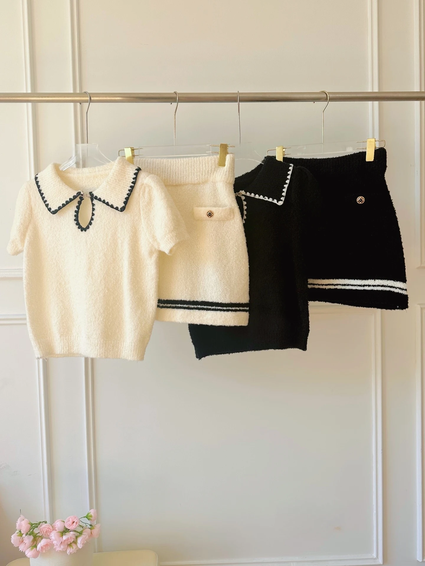 Early Spring Knitted Short Sleeve Half Skirt Set Women's Fashion Ensemble Lightweight Elastic Fabric Spring 2026 Collection
Early Spring Knitted Short Sleeve Half Skirt Set Women's Fashion Ensemble Lightweight Elastic Fabric Spring 2026 Collection