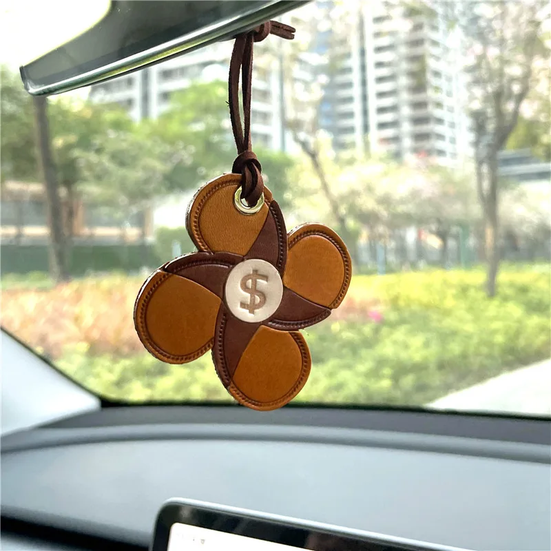 New fashion bag pendant, first-layer cowhide handmade pendant, bag key pendant, car rearview mirror jewelry
New fashion bag pendant, first-layer cowhide handmade pendant, bag key pendant, car rearview mirror jewelry