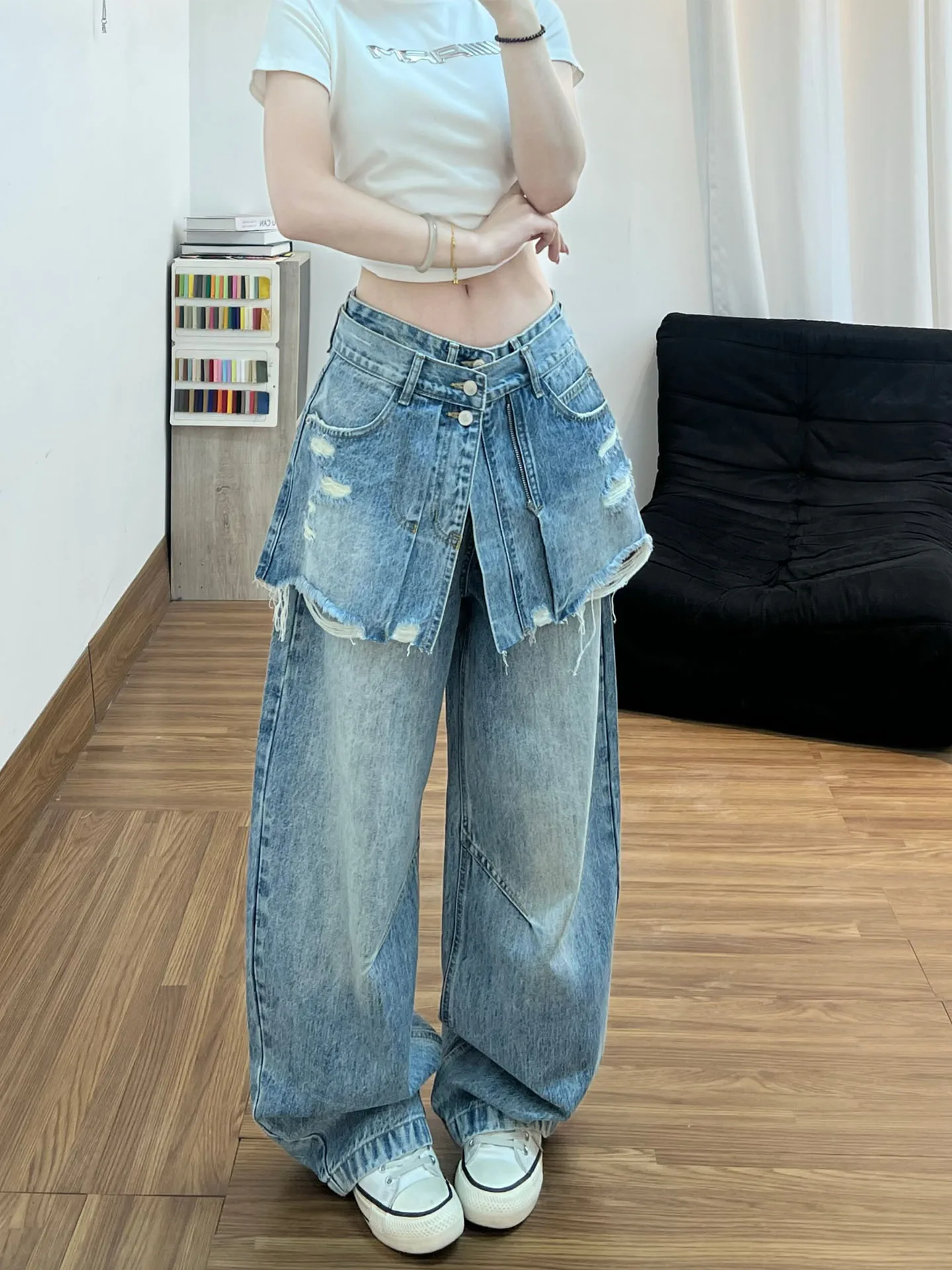 Spring 2026 Women's Vintage Faded Knee-Press Line Jeans High Waist Wide Leg Pants Two-Piece Set Detachable Cheeky Curtain
Spring 2026 Women's Vintage Faded Knee-Press Line Jeans High Waist Wide Leg Pants Two-Piece Set Detachable Cheeky Curtain