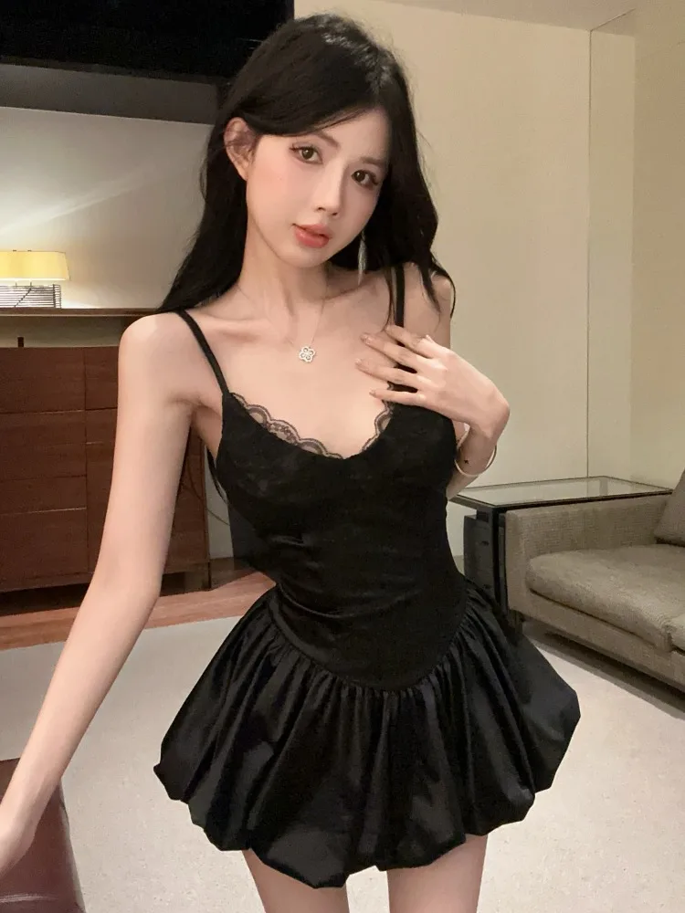 Sexy Low Cut Lace Patchwork Strap Short Skirt Women's Summer New Waist Slimming Dress Sweet Style High Waist Ruffle Hem Dress
Sexy Low Cut Lace Patchwork Strap Short Skirt Women's Summer New Waist Slimming Dress Sweet Style High Waist Ruffle Hem Dress