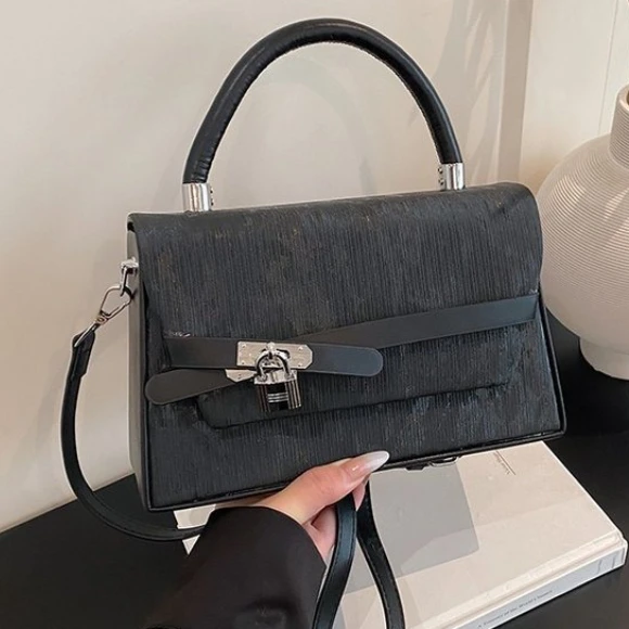 Новая женская сумка 2026 года: трендовая классическая сумка через плечо для женщин, городская сумка-кроссбоди для повседневного использования
Новая женская сумка 2026 года: трендовая классическая сумка через плечо для женщин, городская сумка-кроссбоди для повседневного использования