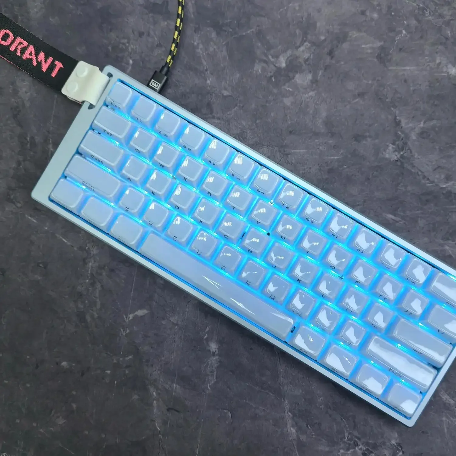 side engraved keycap crystal clear transparent two-color injection molding wear-resistant mechanical keyboard keycap
side engraved keycap crystal clear transparent two-color injection molding wear-resistant mechanical keyboard keycap