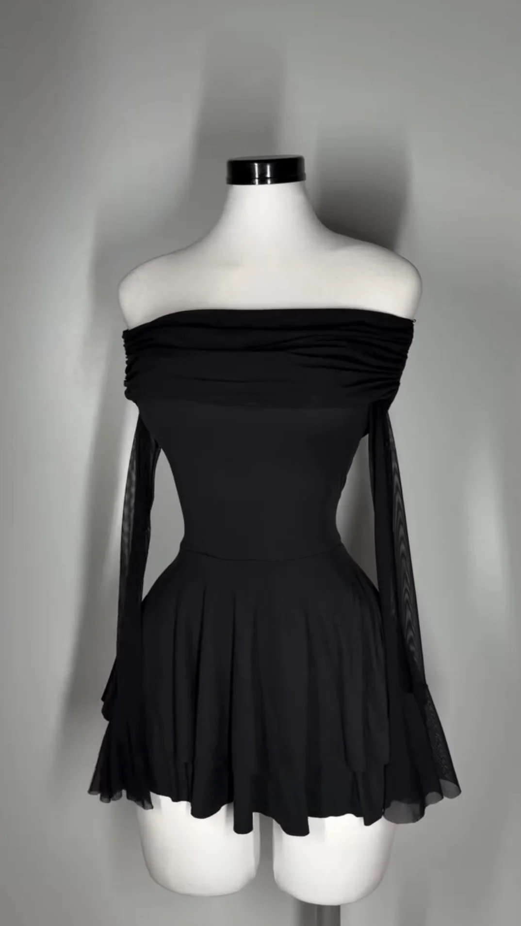 2026 New Style Fashion Women's Elegant Strapless Flared Sleeve Backless Sexy Short Dress
2026 New Style Fashion Women's Elegant Strapless Flared Sleeve Backless Sexy Short Dress