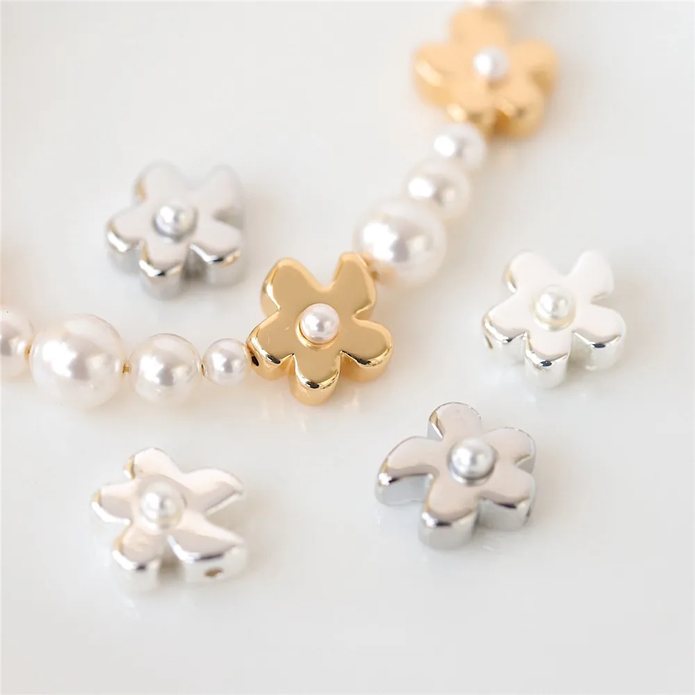 Copper Plated Gold Smooth Surface Fresh Cute Imitation Pearl Flower Beaded Pendant DIY Bracelet Handmade Charm Accessories
Copper Plated Gold Smooth Surface Fresh Cute Imitation Pearl Flower Beaded Pendant DIY Bracelet Handmade Charm Accessories