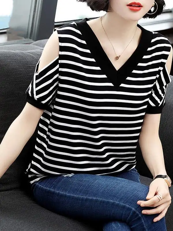 plus Size Striped Short Sleeve T-Shirt Loose Fit Versatile Shoulder Bared Top Korean Style Commute Fashion for plus Size Women
plus Size Striped Short Sleeve T-Shirt Loose Fit Versatile Shoulder Bared Top Korean Style Commute Fashion for plus Size Women