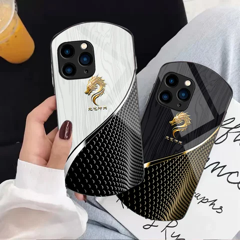Holzmaserung Dragon Qi für iPhone 11 12 13 14 15 Pro Max Plus Mini 7 8 Se 2020 X Xs Xr Elliptische Handyhülle aus gehärtetem Glas