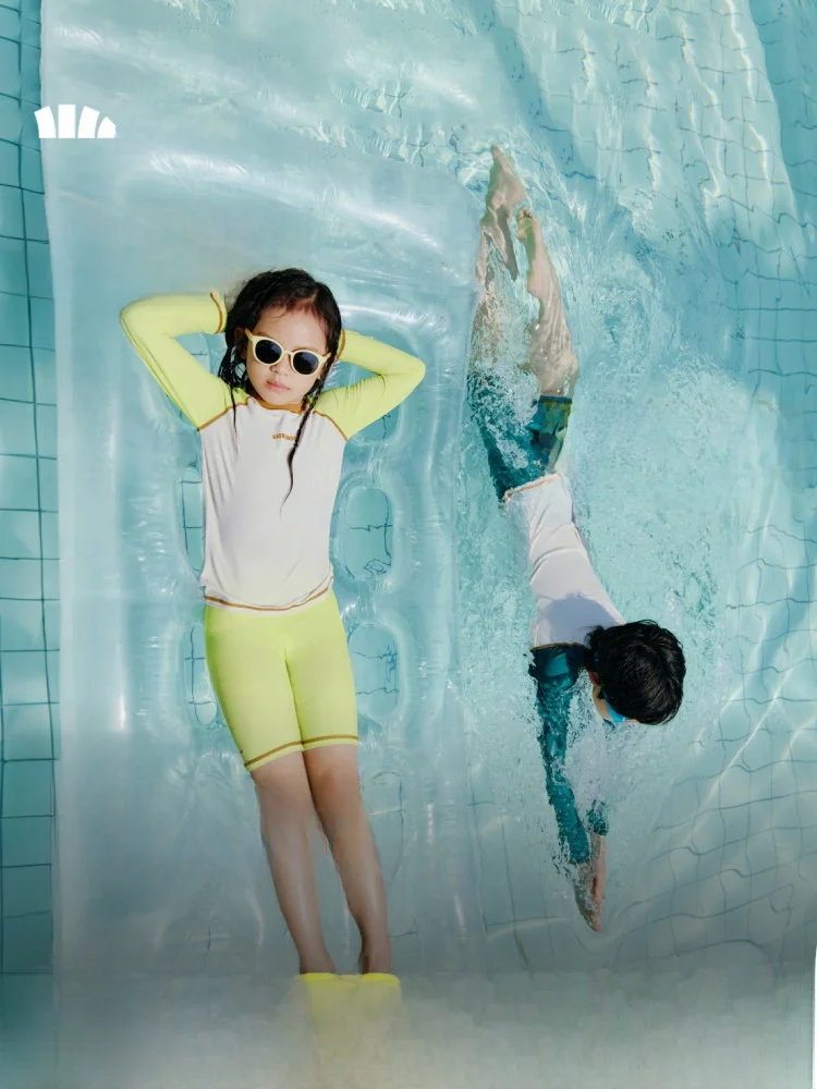 Детский купальный костюм с длинными рукавами из бананового листа для мальчиков и девочек, подходит для летнего пляжного серфинга и плавания.
Детский купальный костюм с длинными рукавами из бананового листа для мальчиков и девочек, подходит для летнего пляжного серфинга и плавания.