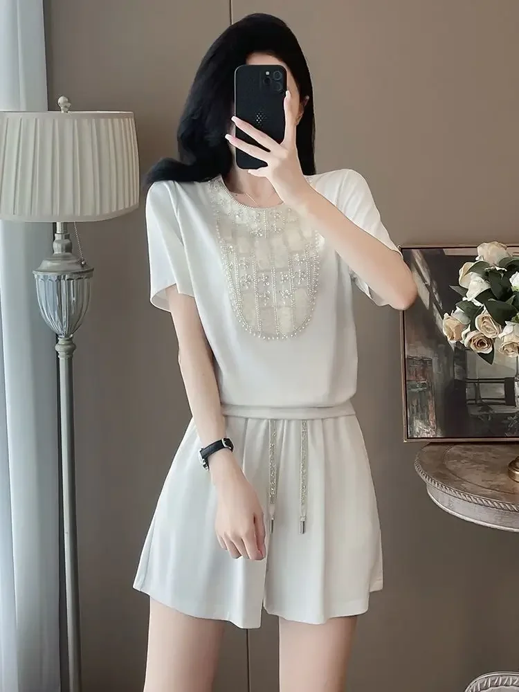 Футболка белая женская с короткими комплектами из 2 предметов с бриллиантами и курткой в корейском стиле, топ и низ, дешевые предложения, легкие женские шорты
Футболка белая женская с короткими комплектами из 2 предметов с бриллиантами и курткой в корейском стиле, топ и низ, дешевые предложения, легкие женские шорты