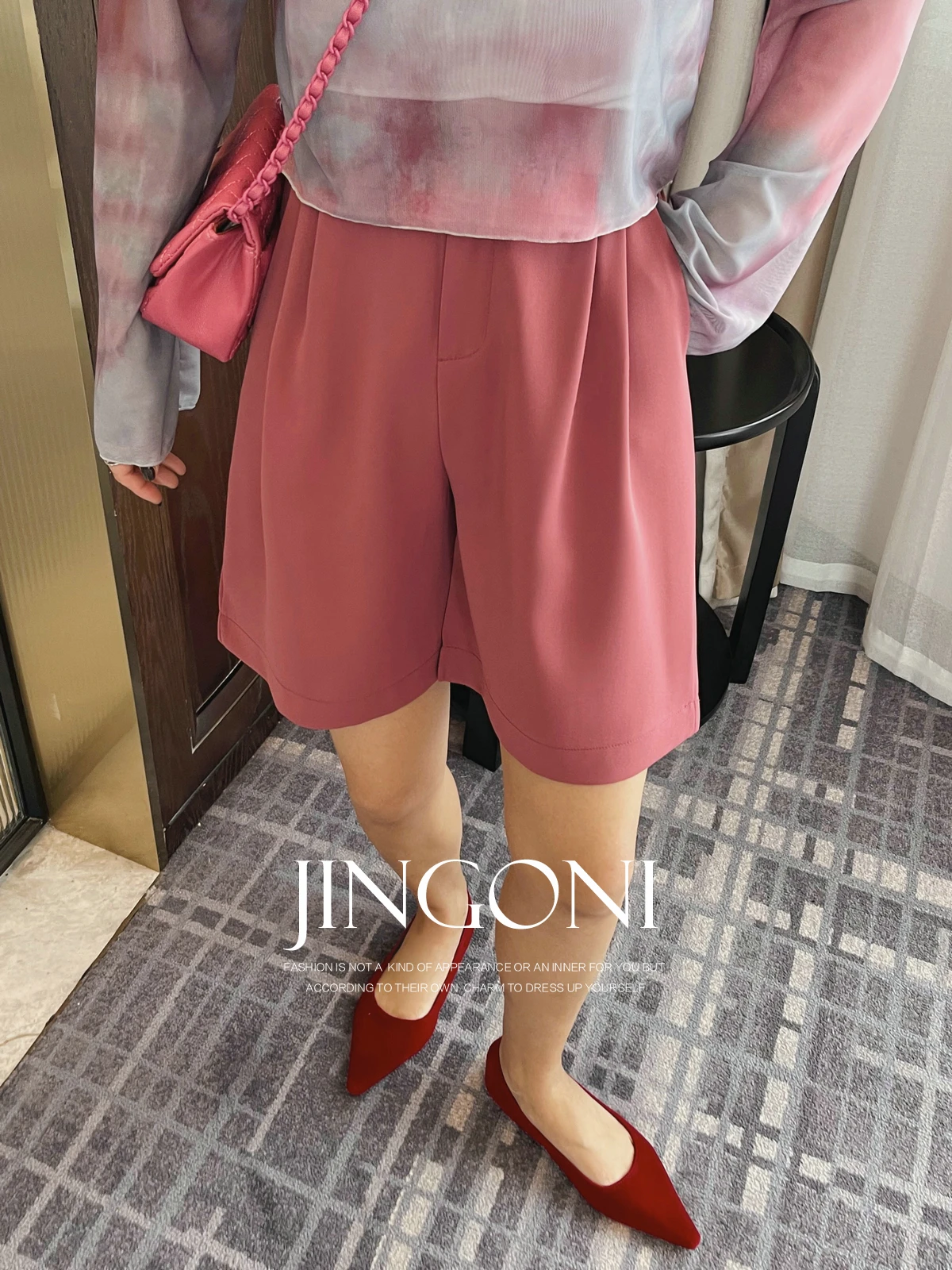 Short Pants Cargo Wide Leg Y2k Woman Clothing 2024 Summer Korean Fashion Style New Elegant Vintage Trousers High Waist Chic
Short Pants Cargo Wide Leg Y2k Woman Clothing 2024 Summer Korean Fashion Style New Elegant Vintage Trousers High Waist Chic
