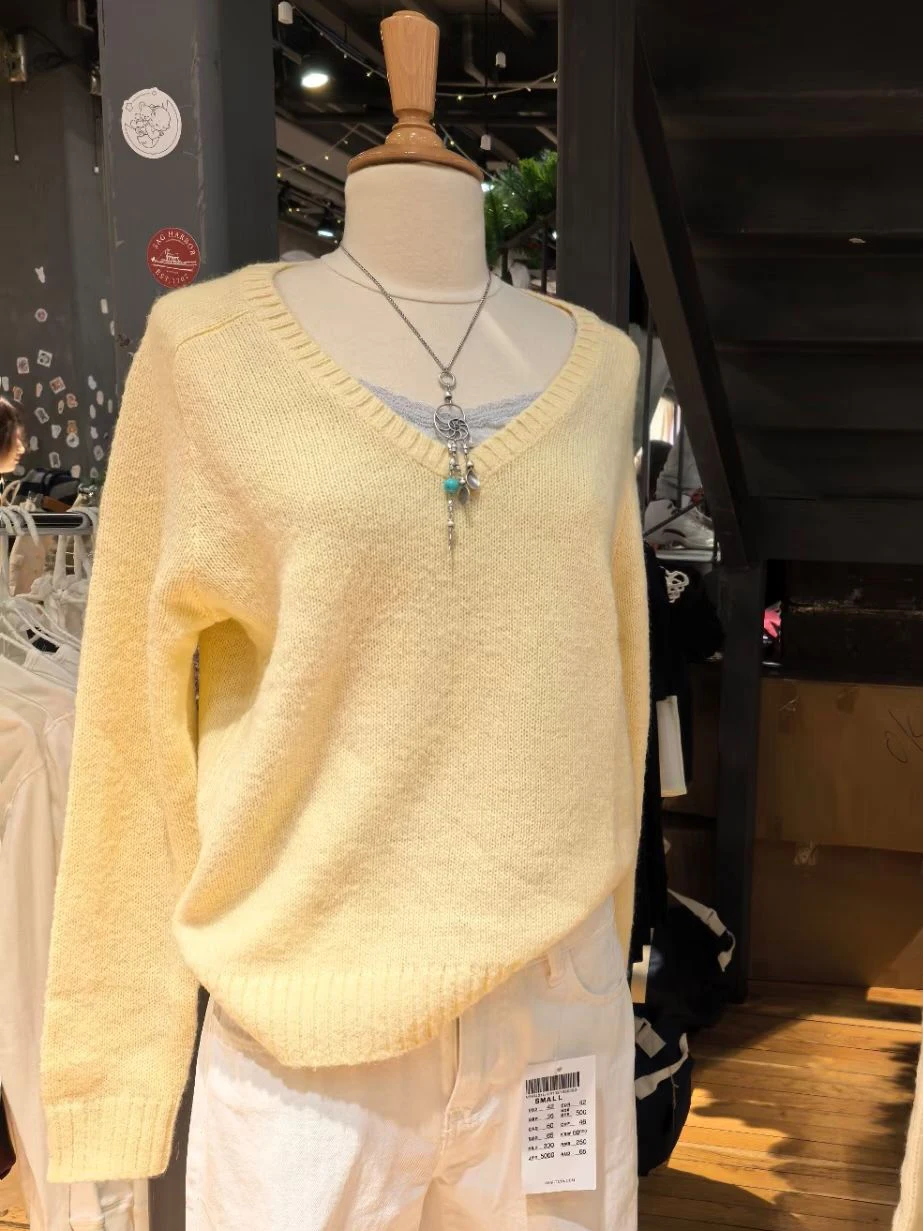 Новый Желтый Женский Свитер Весна V-образный вырез Длинный рукав Вязаный пуловер Повседневный Простой Однотонный Свитер в стиле Preppy Шикарные джемперы Y2K
Новый Желтый Женский Свитер Весна V-образный вырез Длинный рукав Вязаный пуловер Повседневный Простой Однотонный Свитер в стиле Preppy Шикарные джемперы Y2K
