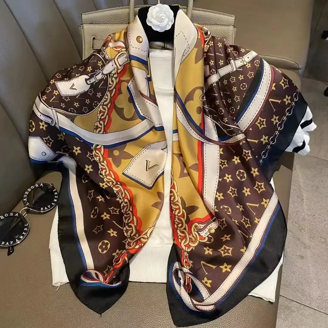 Light luxury 90 Silk scarf imitatingly printed with black and white stripes large square shawl New Year gift
Light luxury 90 Silk scarf imitatingly printed with black and white stripes large square shawl New Year gift