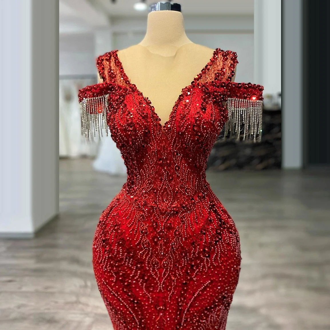 Wedding Party Dress Customization Sparkling Beaded Lace African Evening Dress Red Elegant Ball Dress
Wedding Party Dress Customization Sparkling Beaded Lace African Evening Dress Red Elegant Ball Dress
