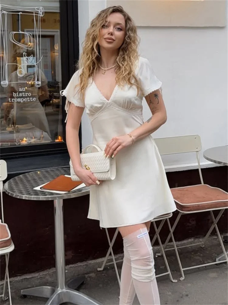 Tossy French Vintage Satin Mini Dress Women Sexy V Neck Lace Patchwork Slip Short Sleeve Elegant Summer Party A-Line Sun Dress
Tossy French Vintage Satin Mini Dress Women Sexy V Neck Lace Patchwork Slip Short Sleeve Elegant Summer Party A-Line Sun Dress