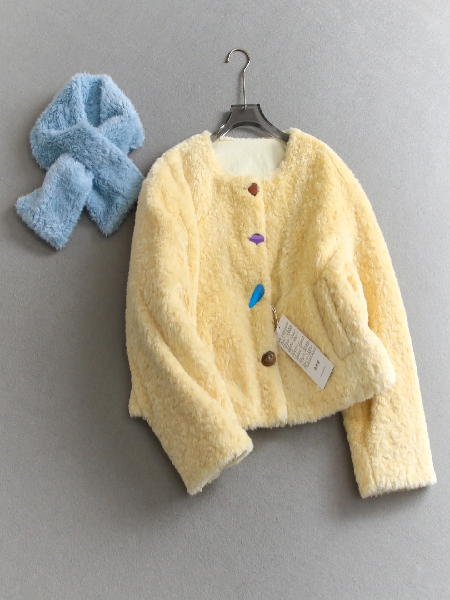 Thickened Cotton Warm Fleece Jacket round Neck Button Design Cute Style Women's Outerwear Durable Polyester Fiber Long Sleeve
Thickened Cotton Warm Fleece Jacket round Neck Button Design Cute Style Women's Outerwear Durable Polyester Fiber Long Sleeve