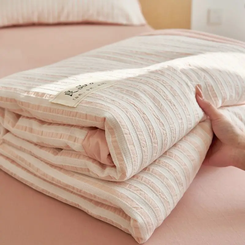 Japanese Minimalist Pink Stripe Summer Bedding Set, 4-Piece Lightweight Cooling Quilt for Air Conditioning & Hot Weather
Japanese Minimalist Pink Stripe Summer Bedding Set, 4-Piece Lightweight Cooling Quilt for Air Conditioning & Hot Weather