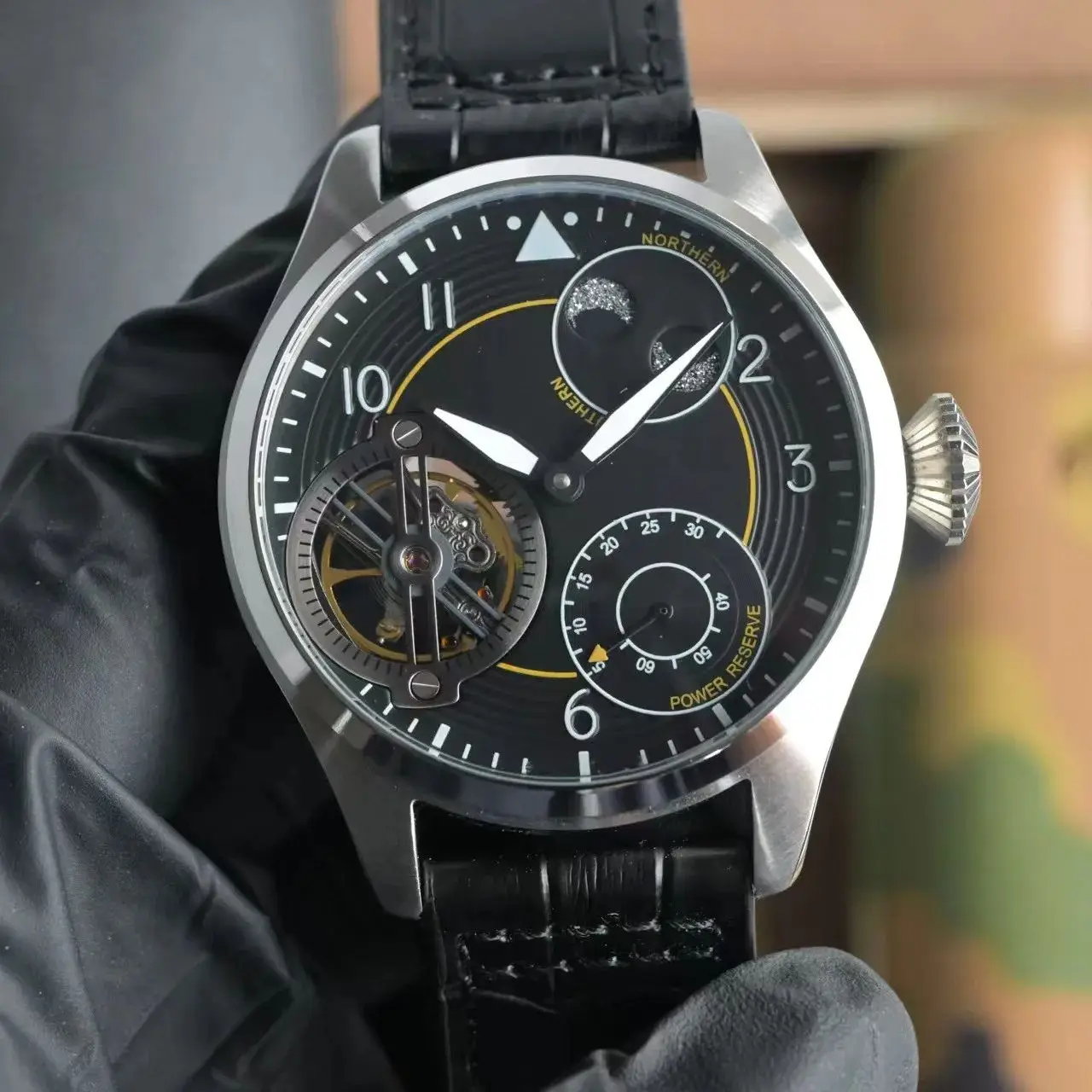 Men's Mechanical Watches Manual Mechanical. Calf leather strap European and American fashion style sports watch.
Men's Mechanical Watches Manual Mechanical. Calf leather strap European and American fashion style sports watch.