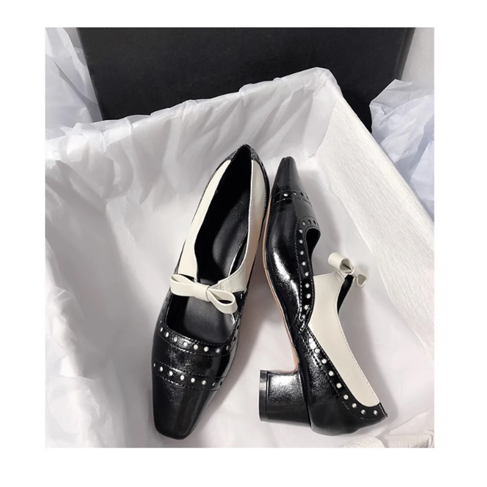 French Retro High Heels Elegant Princess Shoes Korean Version for Women Black White Leather Stage Performance Shoes
French Retro High Heels Elegant Princess Shoes Korean Version for Women Black White Leather Stage Performance Shoes