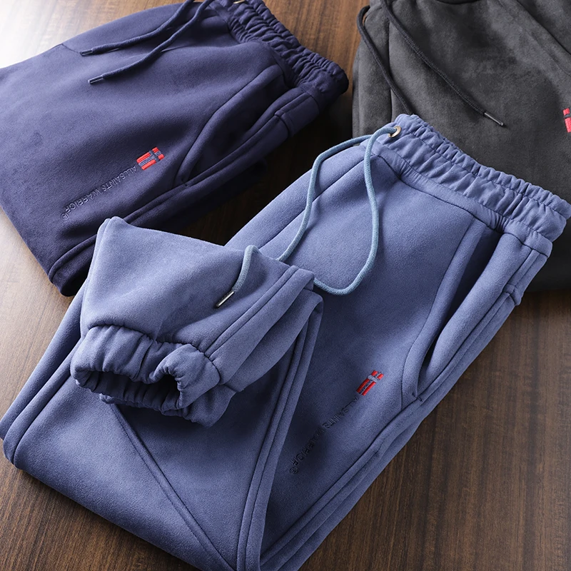 Мужские теплые ветрозащитные водонепроницаемые замшевые повседневные брюки свободного кроя, модные осенне-зимние брюки для отдыха
Мужские теплые ветрозащитные водонепроницаемые замшевые повседневные брюки свободного кроя, модные осенне-зимние брюки для отдыха