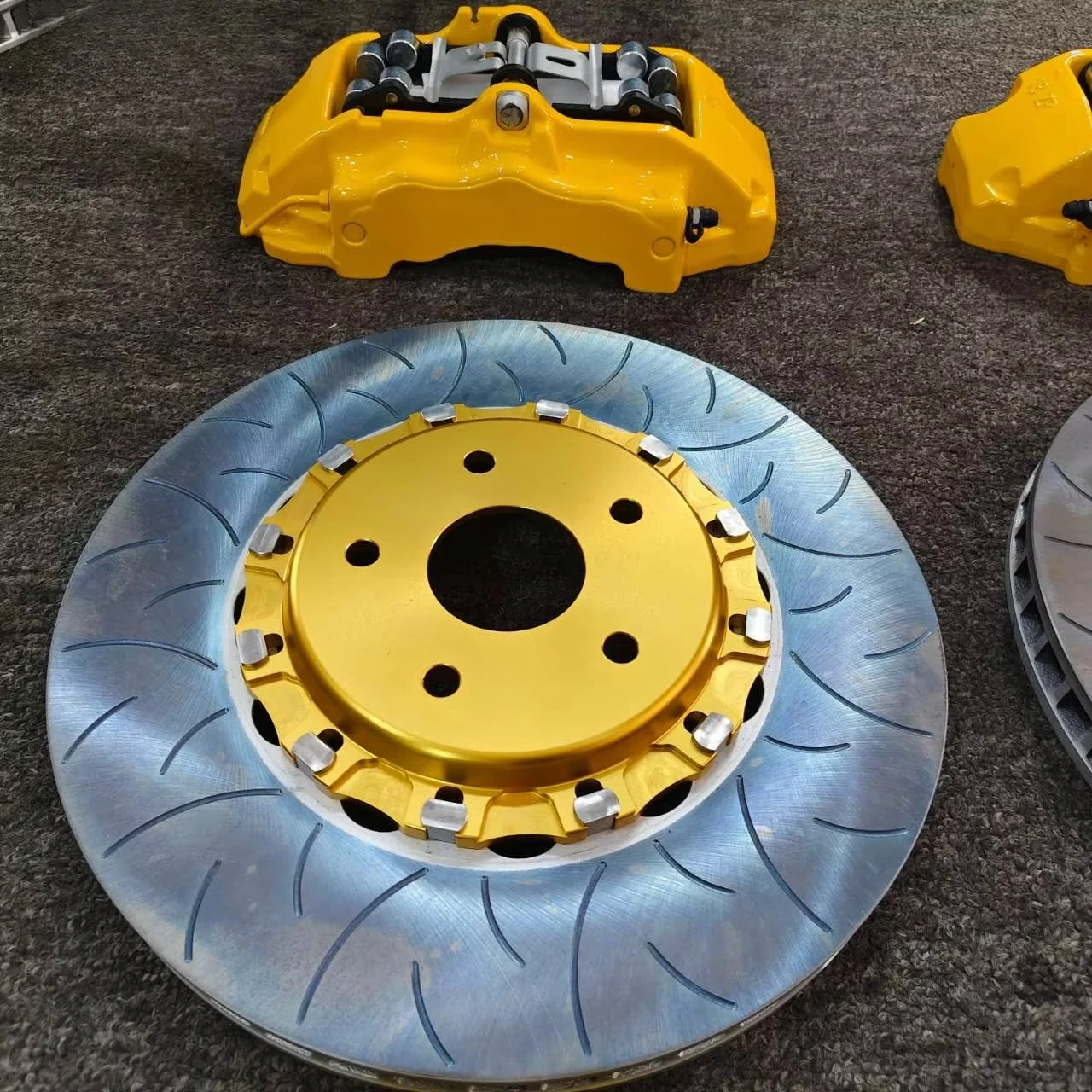 Big Brake Caliper Kit 6-Pot 18Z Racing Brake Disc Automatic Braking System for Q7 Touareg
Big Brake Caliper Kit 6-Pot 18Z Racing Brake Disc Automatic Braking System for Q7 Touareg