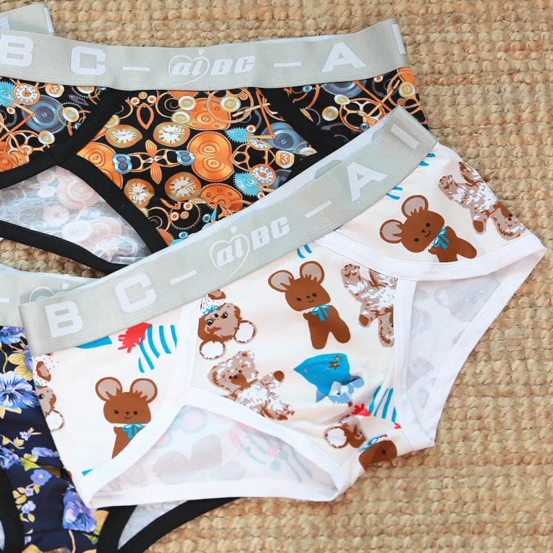Men's Cartoon Print Briefs Low Waist Sexy Men Underwear Breathable Cotton Panties Bulge Pouch Underpants Funny Animal Design
Men's Cartoon Print Briefs Low Waist Sexy Men Underwear Breathable Cotton Panties Bulge Pouch Underpants Funny Animal Design