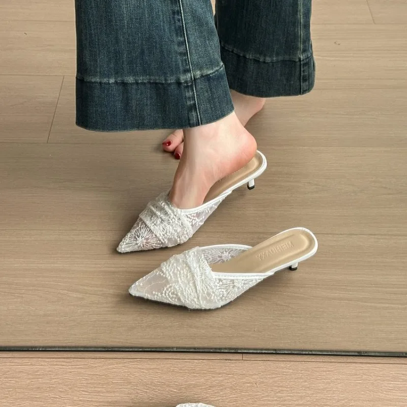 White Embroidery Lace Heels Mule Slide Woman Point Toe Stiletto Bride Shoes Ladies Elegant Wedding Party Dress Pumps New Popular
White Embroidery Lace Heels Mule Slide Woman Point Toe Stiletto Bride Shoes Ladies Elegant Wedding Party Dress Pumps New Popular