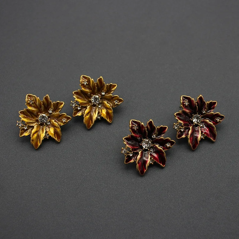 Distressed Design Ginkgo Leaf Enamel Fashion Earrings - Versatile Floral & Leaf Studs
Distressed Design Ginkgo Leaf Enamel Fashion Earrings - Versatile Floral & Leaf Studs
