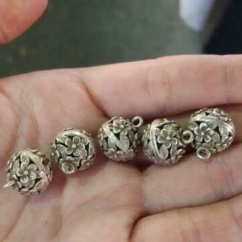 5pcs/set Antique Chinese Old Objects Hollow Button Exquisite Small Copper Buckle
5pcs/set Antique Chinese Old Objects Hollow Button Exquisite Small Copper Buckle