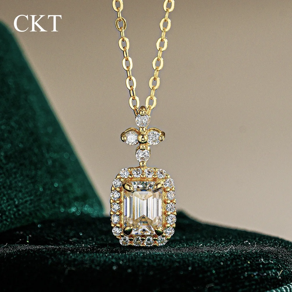 CKT Rectangular Rectangular Pendant Emerald Cut Women's 14K Gold Full-inlaid 1ct Diamond Moissanite Necklace Fine Jewelry
CKT Rectangular Rectangular Pendant Emerald Cut Women's 14K Gold Full-inlaid 1ct Diamond Moissanite Necklace Fine Jewelry