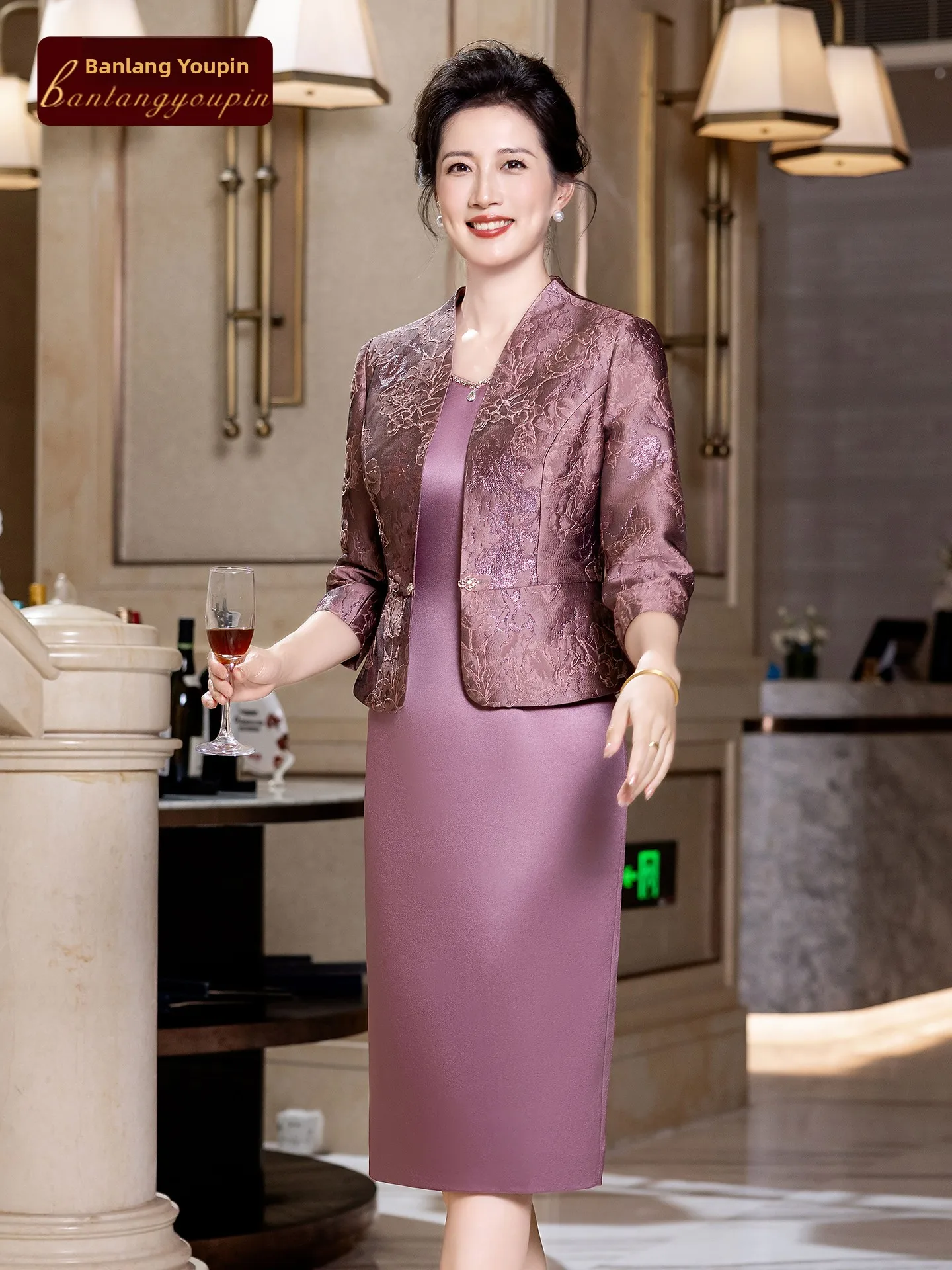 Elegant Wedding Dress Set for Bride Mother of the Bride And Grandma Spring New Arrivals Polyester Fiber Embroidered Mid-Lengt...
Elegant Wedding Dress Set for Bride Mother of the Bride And Grandma Spring New Arrivals Polyester Fiber Embroidered Mid-Lengt...