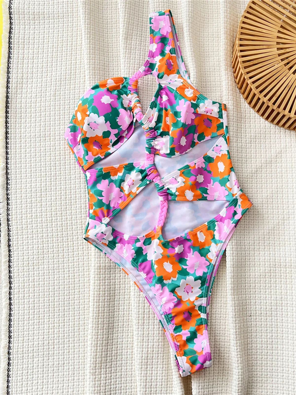 Flowers Printed Asymmetric Cut Out One Piece Swimsuit Women Swimwear Female One Shoulder High Cut Bather Bathing Suit Swim K5791
Flowers Printed Asymmetric Cut Out One Piece Swimsuit Women Swimwear Female One Shoulder High Cut Bather Bathing Suit Swim K5791