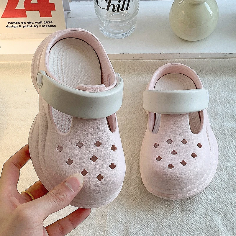 Kawaii Garden Shoes For Little Kid With Thick Charm Baby Girls Clogs Outdoor Thick Sole Anti-slip Sandals Slippers 2026 Summer
Kawaii Garden Shoes For Little Kid With Thick Charm Baby Girls Clogs Outdoor Thick Sole Anti-slip Sandals Slippers 2026 Summer