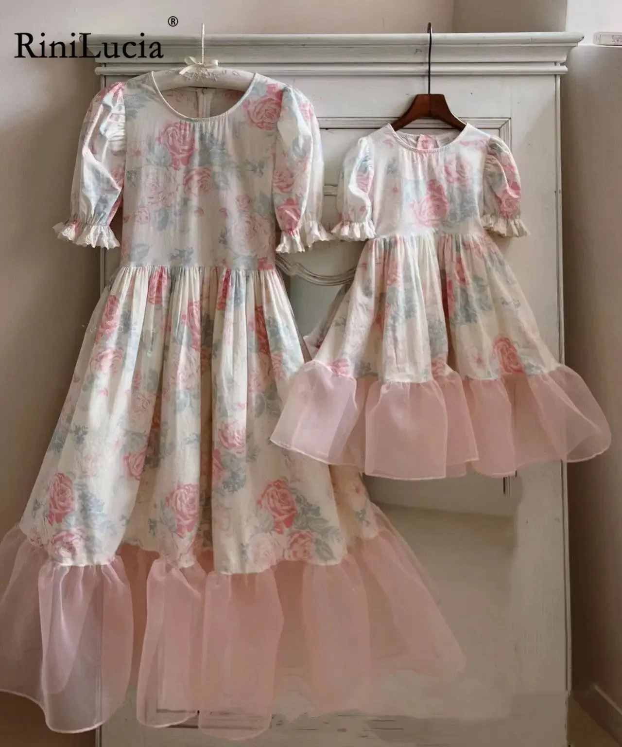 Family Matching Clothes Spring Summer floral Mother Daughter short sleeved Soft Dress Women Dress Girl Birthday Dress
Family Matching Clothes Spring Summer floral Mother Daughter short sleeved Soft Dress Women Dress Girl Birthday Dress