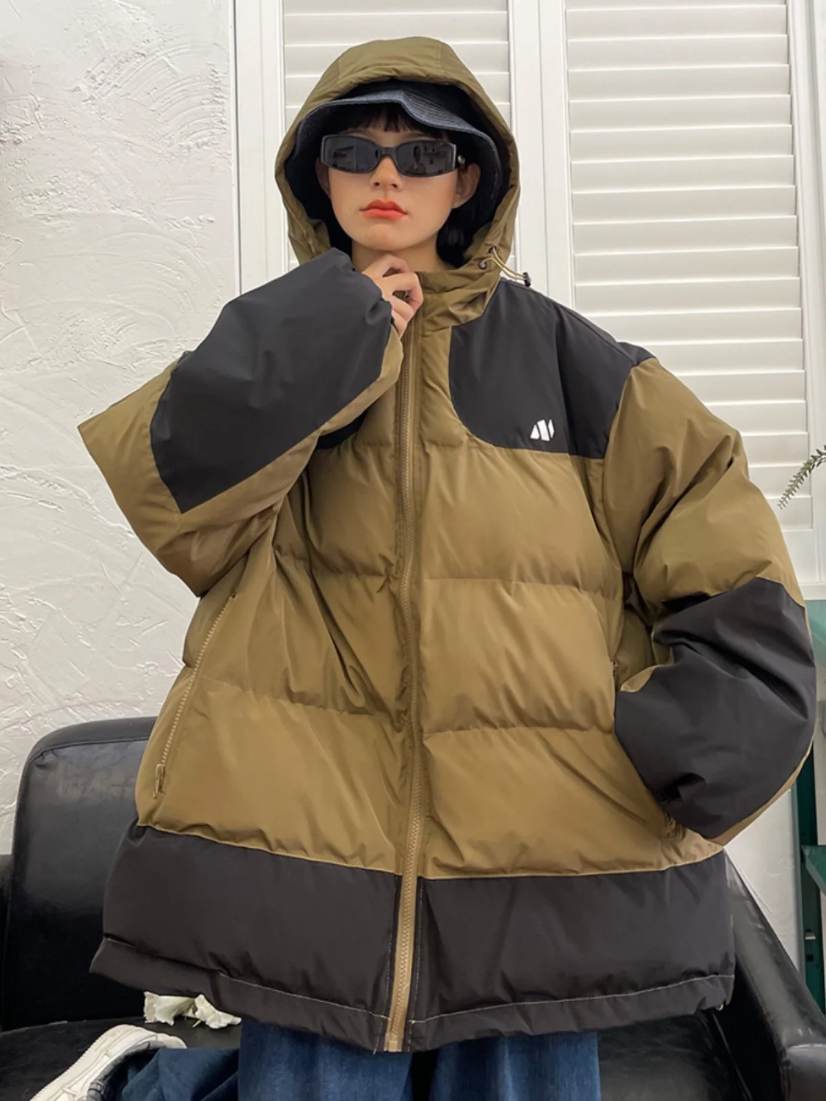 Contrasting color patchwork hooded cotton Jackets for women in 2023 winter loose bf outdoor coldproof thickened Coats
Contrasting color patchwork hooded cotton Jackets for women in 2023 winter loose bf outdoor coldproof thickened Coats