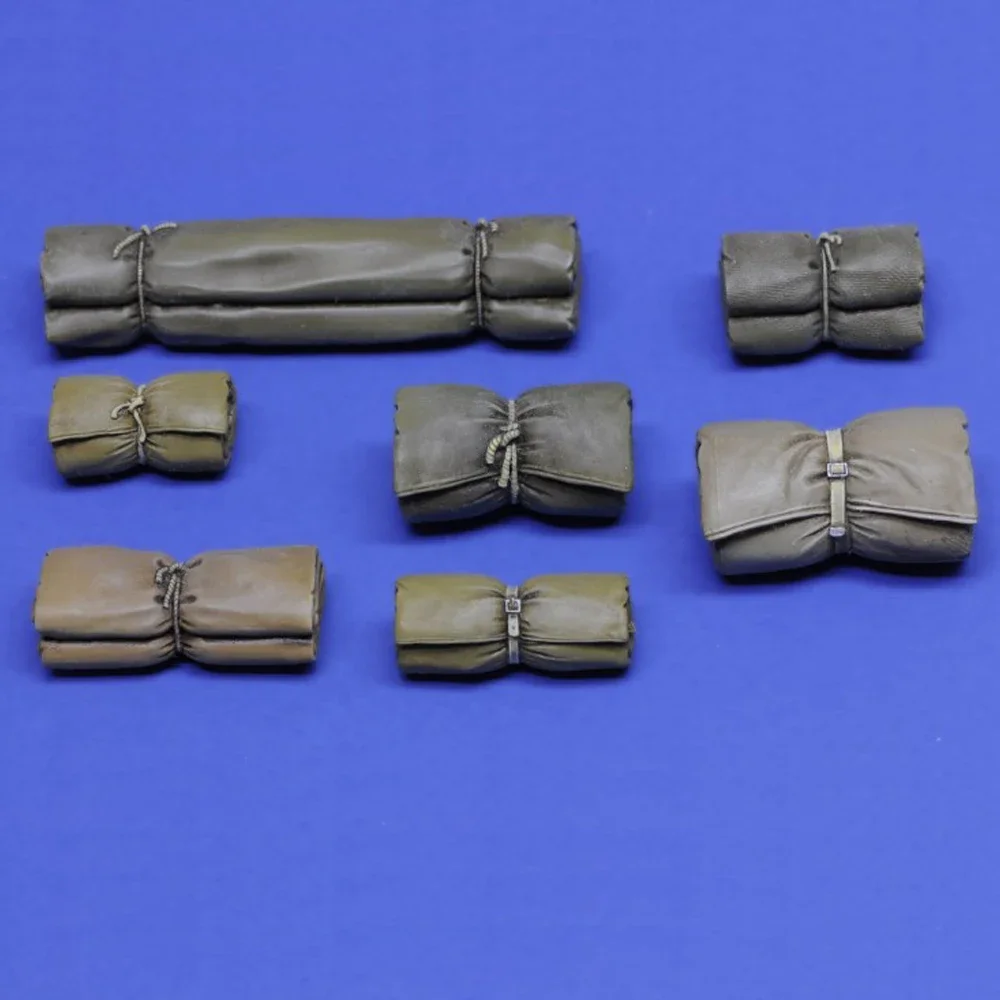 1/16 Tentpacks and bedrolls, Resin Model soldier accessory, WWII Military themes, Unassembled and unpainted kit
1/16 Tentpacks and bedrolls, Resin Model soldier accessory, WWII Military themes, Unassembled and unpainted kit