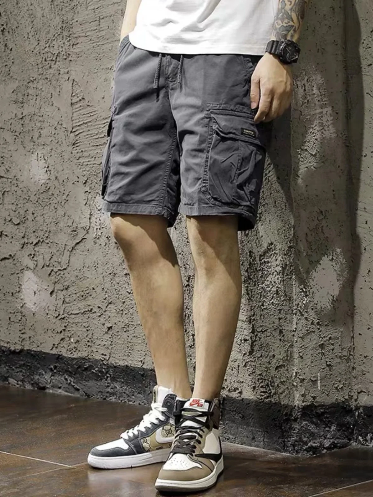 Ретро-японские мужские рабочие шорты из плотного чистого хлопка, летние, свободного кроя, с множеством карманов, грязеотталкивающие, износостойкие.
Ретро-японские мужские рабочие шорты из плотного чистого хлопка, летние, свободного кроя, с множеством карманов, грязеотталкивающие, износостойкие.