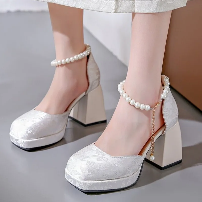 2026 Women High Heels Shoes Elegant Pearl Ankle Buckle Square Toe Pumps for Women Thick Heeled Embroidery Single Shoes
2026 Women High Heels Shoes Elegant Pearl Ankle Buckle Square Toe Pumps for Women Thick Heeled Embroidery Single Shoes