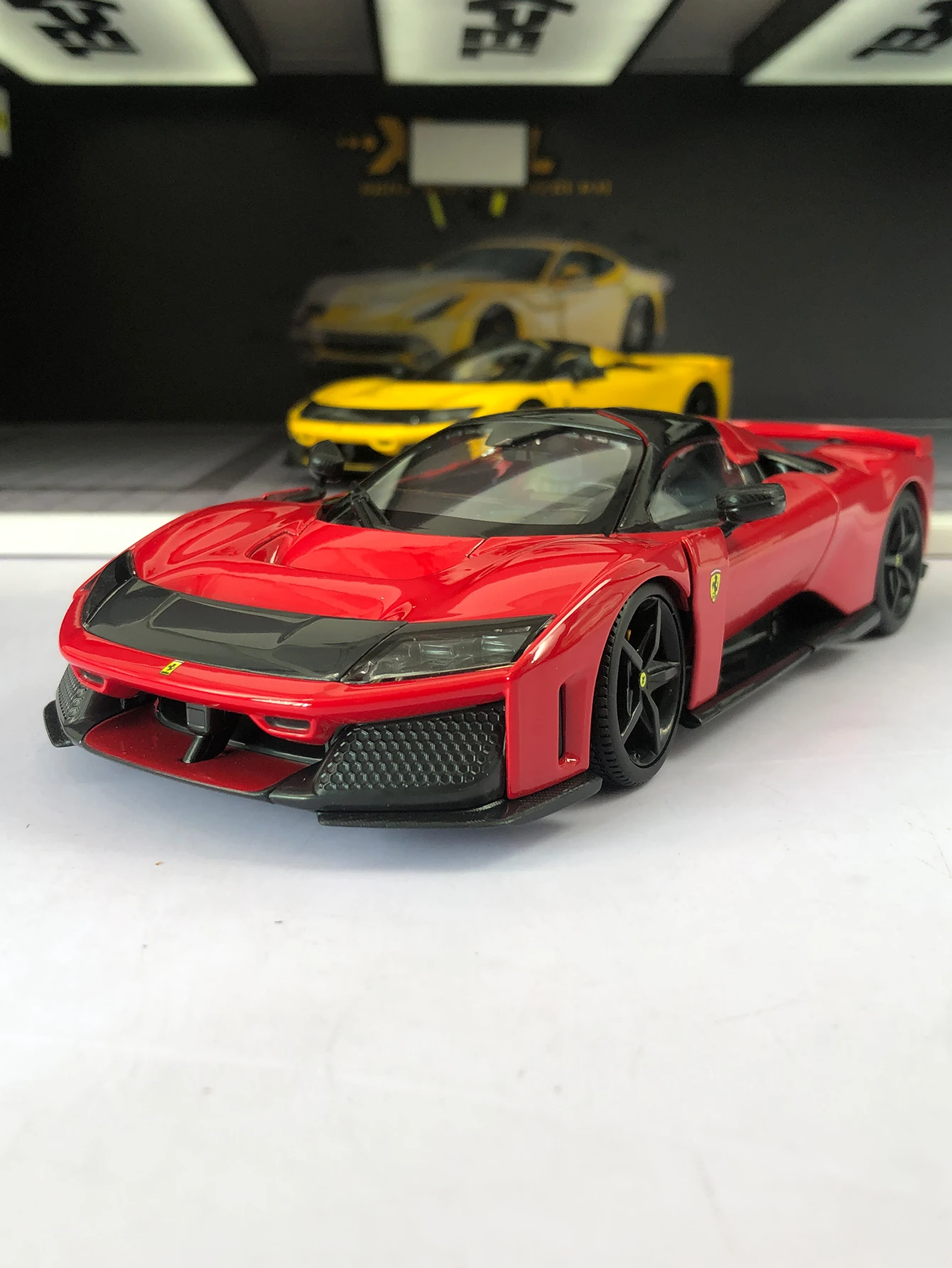 Bburago 1:24 simulation zinc alloy Ferrari F80 model car, static ornament, metal collectible gift car
Bburago 1:24 simulation zinc alloy Ferrari F80 model car, static ornament, metal collectible gift car