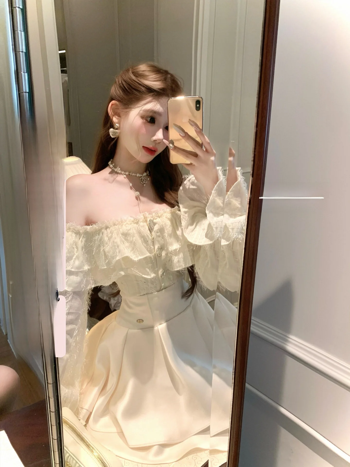 SISI JIANG Sweet Princ Sle Tea Par Set High Waist ort Skirt One oulder Design with Lace Trim Faionable Women's Suit
SISI JIANG Sweet Princ Sle Tea Par Set High Waist ort Skirt One oulder Design with Lace Trim Faionable Women's Suit