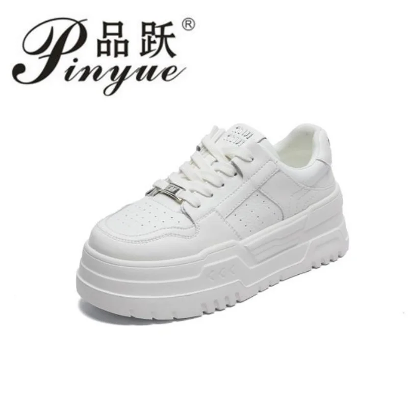 Женские кроссовки на платформе 6 см, дизайнерские, в стиле Dad Shoes, из натуральной кожи, белые, осенние, дышащие, повседневные, вулканизированные, размеры 35-40
Женские кроссовки на платформе 6 см, дизайнерские, в стиле Dad Shoes, из натуральной кожи, белые, осенние, дышащие, повседневные, вулканизированные, размеры 35-40