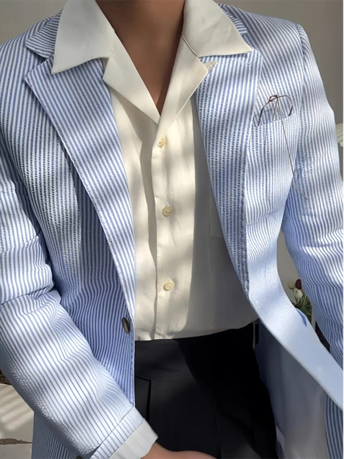 Мужской костюм Slim Fit из ткани Bubble: повседневный деловой пиджак на одной пуговице, модный городской стиль, новинка осени
Мужской костюм Slim Fit из ткани Bubble: повседневный деловой пиджак на одной пуговице, модный городской стиль, новинка осени