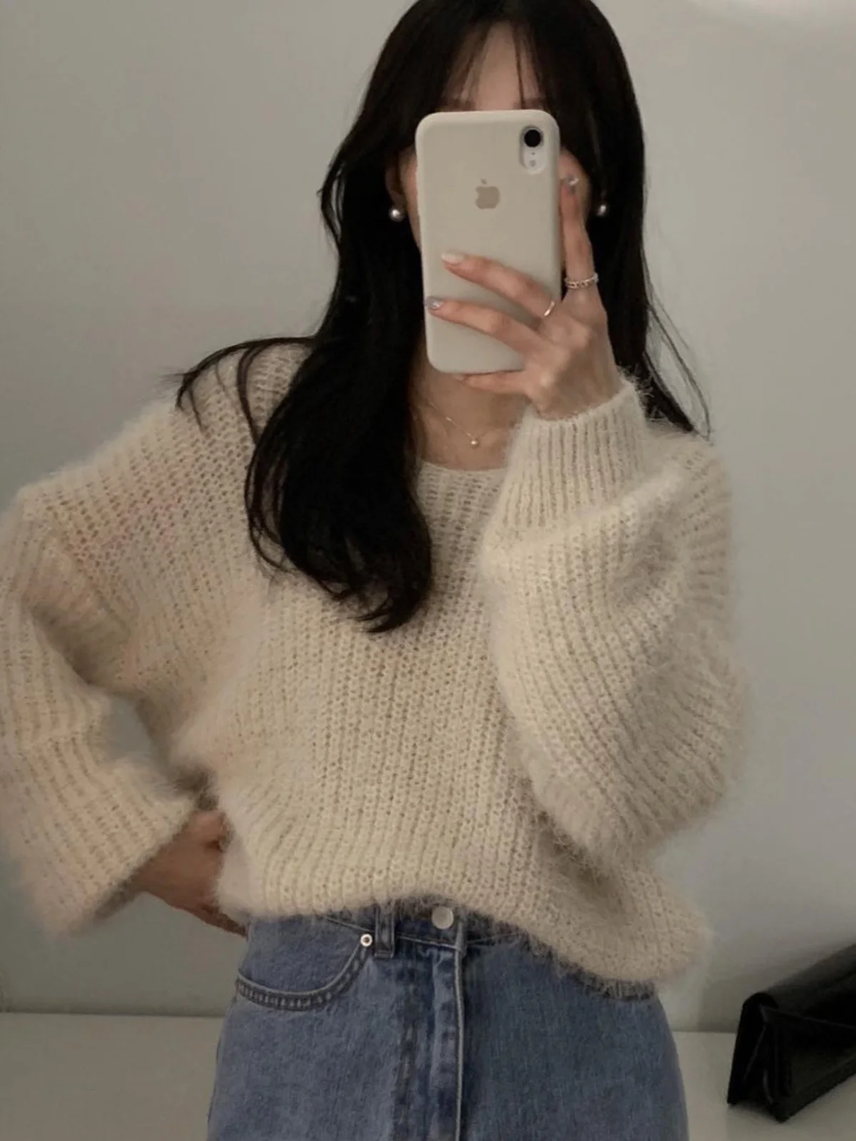 Ladies Soft Cozy V-Ne Knitted Sweater Trendy Lazy Sle Warmth Faionable Slimming High-End Feeling Fuzzy Knitwear Top
Ladies Soft Cozy V-Ne Knitted Sweater Trendy Lazy Sle Warmth Faionable Slimming High-End Feeling Fuzzy Knitwear Top