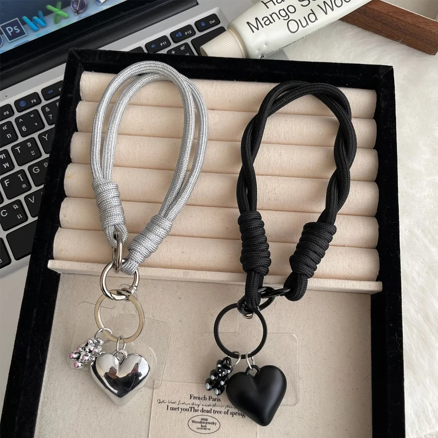 1Pc Silver and Black Large Heart-Shaped Bear Pendant Phone Lanyard Wrist Strap, Cute Phone Bracelet with Strap, Phone Accessory Strap, Suitable for Universal Phone Cases, DIY Detachable Pad, Trendy Unisex Creative Hand-Held Anti-Loss Anti-Drop Portable Wr
1Pc Silver and Black Large Heart-Shaped Bear Pendant Phone Lanyard Wrist Strap, Cute Phone Bracelet with Strap, Phone Accessory Strap, Suitable for Universal Phone Cases, DIY Detachable Pad, Trendy Unisex Creative Hand-Held Anti-Loss Anti-Drop Portable Wr