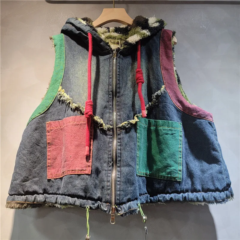 Новинка зимы 2025 года, утолщенный двусторонний жилет без рукавов с капюшоном в стиле ретро и цветными блоками на флисовой подкладке, пальто без рукавов для женщин
Новинка зимы 2025 года, утолщенный двусторонний жилет без рукавов с капюшоном в стиле ретро и цветными блоками на флисовой подкладке, пальто без рукавов для женщин