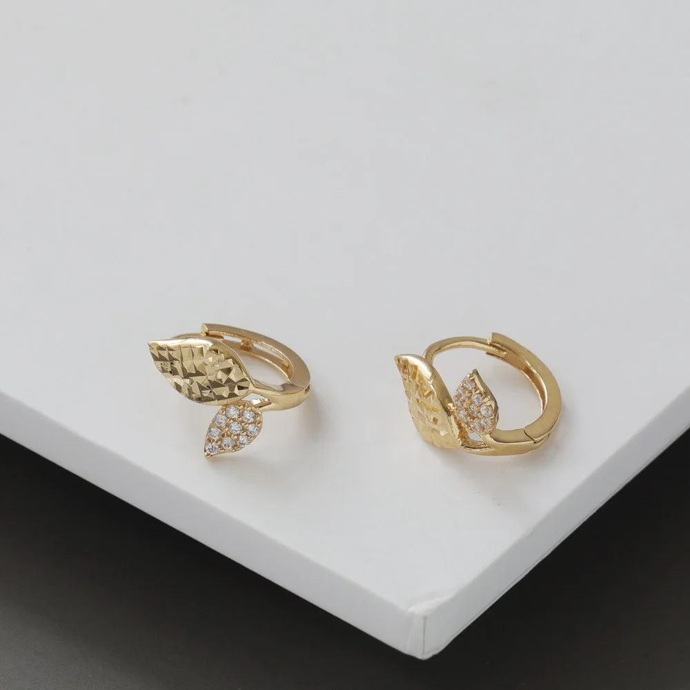 Серьги-кольца из стерлингового серебра 925 пробы с позолотой 18 карат в форме листьев, инкрустированные цирконами, двойные листья, для женщин, повседневные украшения
Серьги-кольца из стерлингового серебра 925 пробы с позолотой 18 карат в форме листьев, инкрустированные цирконами, двойные листья, для женщин, повседневные украшения